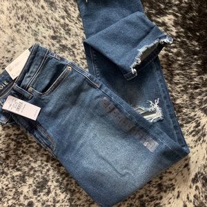 BRAND NEW!! NEVER WORN!! AE MOM JEANS 👖😍